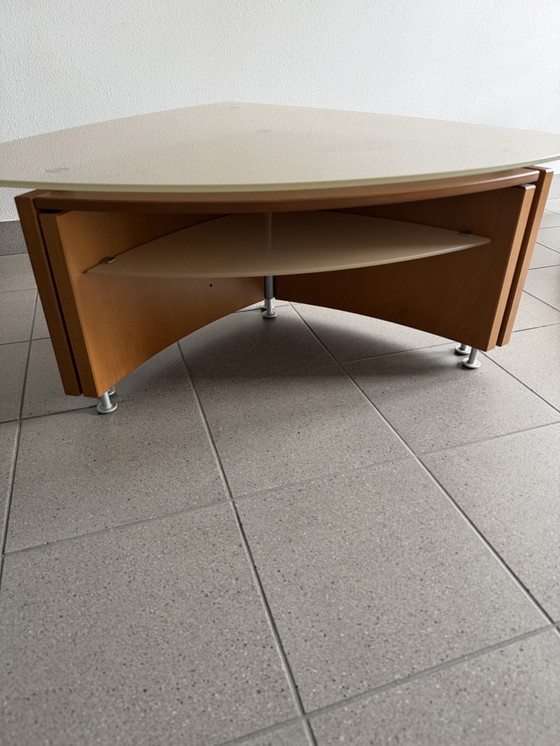 Image 1 of Leolux Joey a mis une table de salon, une chaise et un poef. 