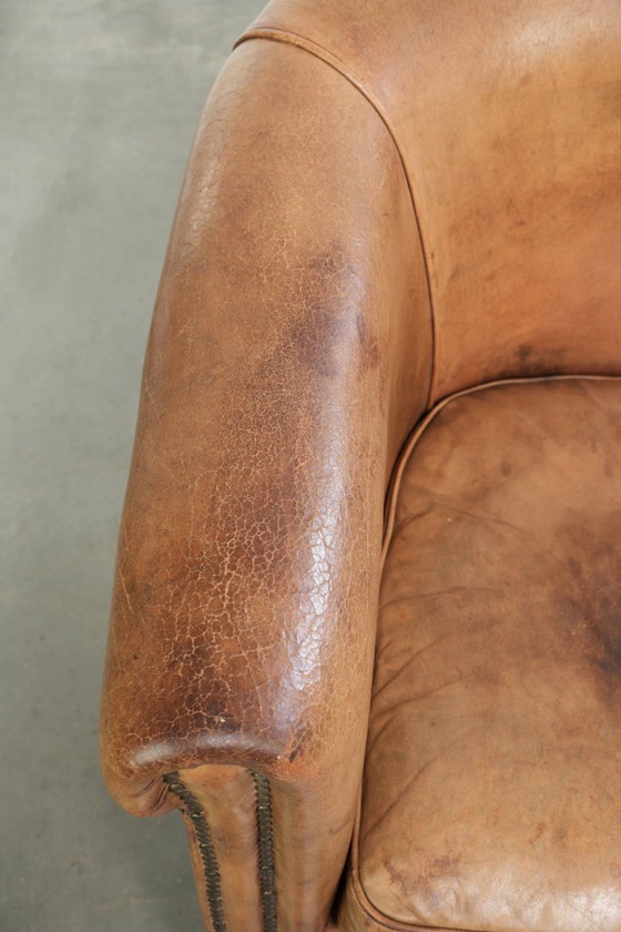 Fauteuil club robuste en cuir de mouton couleur cognac clair, avec clous décoratifs – Wood, Klassiek (photo 7 of 12)