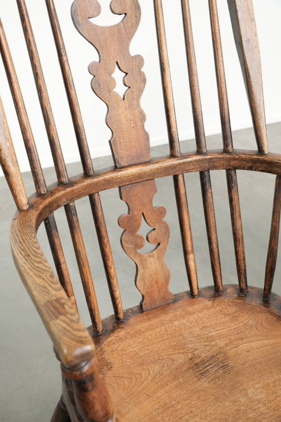 Image 1 of Antieke Engelse spijlenstoel, Windsor chair/ bijzetstoel uit begin 19e eeuw met mooie diepe kleuren