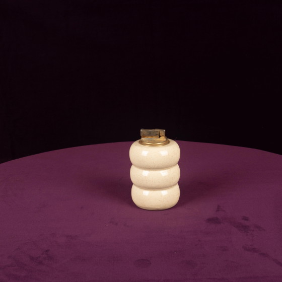 Briquet de table Tommaso Barbi en céramique mouchetée crème et laiton 1970 – Objets déco, Ceramic, Brass (photo 5 of 15)