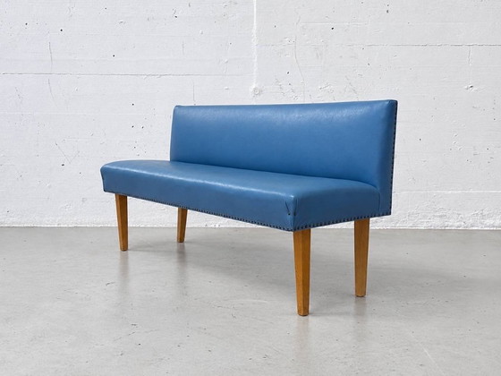 Vintage Bankje van blauw kunstleer, jaren 60 – Leather (photo 2 of 12)