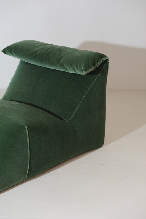 Chaise longue 'Le Bambole' de Mario Bellini pour C&B Italia en velours mohair vert Eden