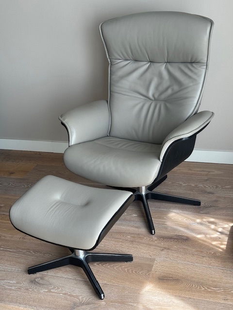 Poltrona reclinabile comfort con poggiapiedi abbinato