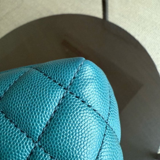 Image 1 of Chanel Coco Handle Small - Caviar trapuntato blu con finiture dorate Serie 28