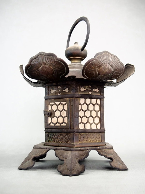 Set of two Chinese bronze foo dogs – lot 101 – Oliver, Paintings & Drawings, Canvas, Cotton, Aziatisch (photo 40 of 310)