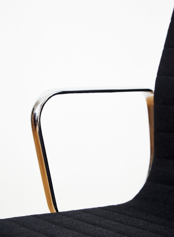 Image 1 of Silla giratoria EA 108 de Charles & Ray Eames para Herman Miller