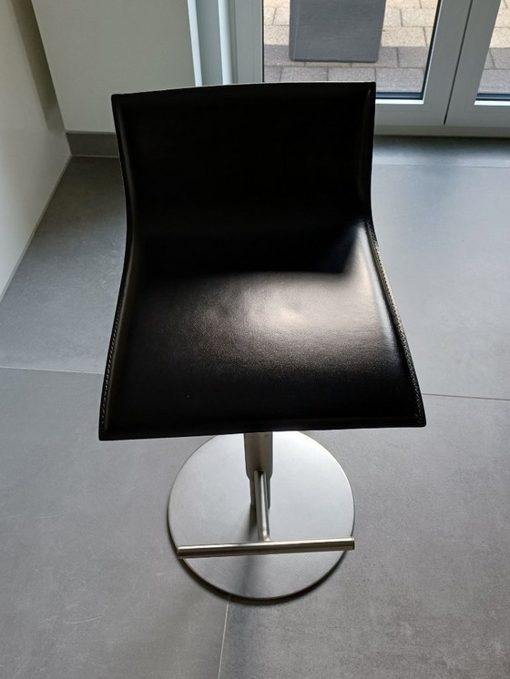 Image 1 of Taburete delgado de 2 barras