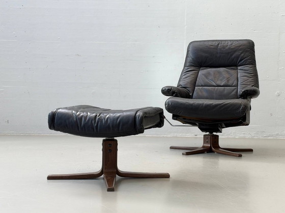 Fauteuil Relax Vintage avec Pouf – Cuir Noir & Bois, Scandinavie, Années 1970 – Leather (photo 4 of 18)