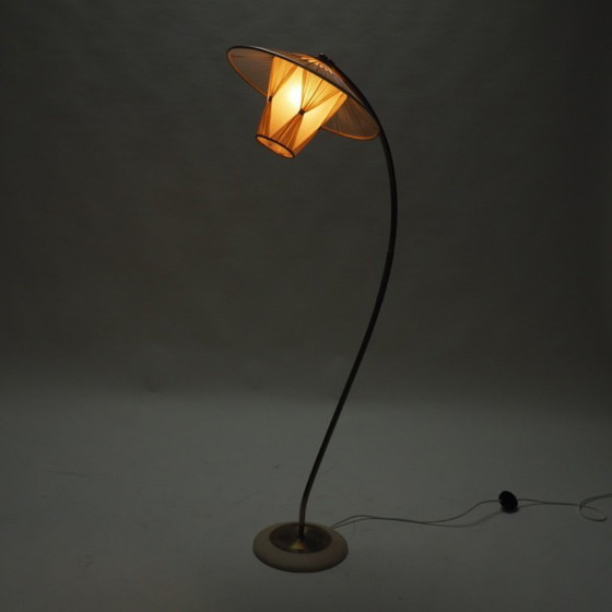 Image 1 of Lampadaire des années 50 avec un magnifique abat-jour