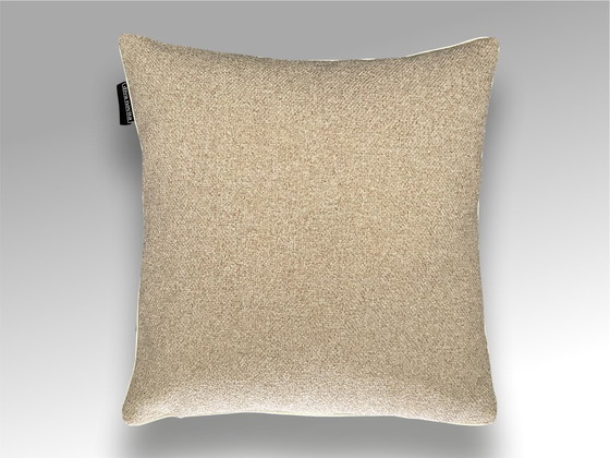 Image 1 of GP & J Baker – Set mit 2 neuen Kissen aus dem Stoff „Baker Iris“ von GP & J Baker.