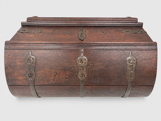 Image 1 of Baule/cassapanca antico in rovere con coperchio arcuato - XVII/inizio XVIII secolo