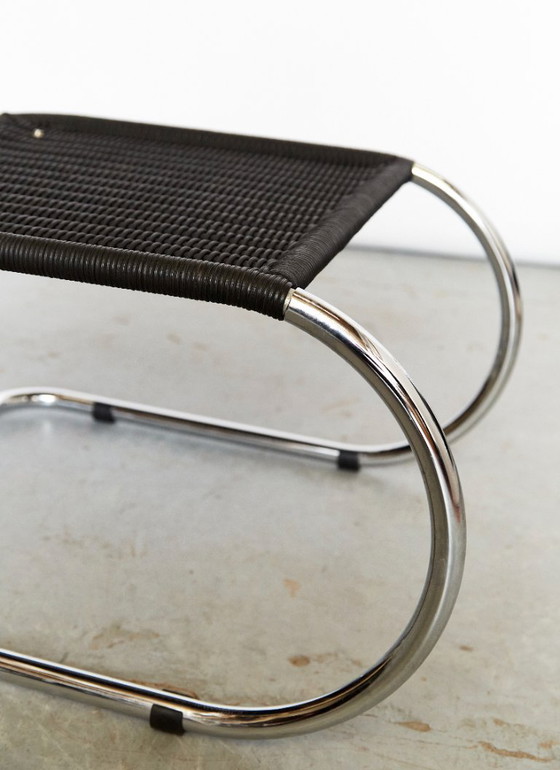 Image 1 of Sedia a sbalzo Anton Lorenz D35 e pouf C35 per Tecta