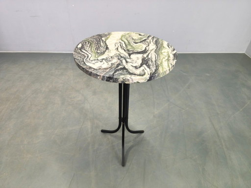 Tavolino in marmo italiano con base in ferro nero, anni '70