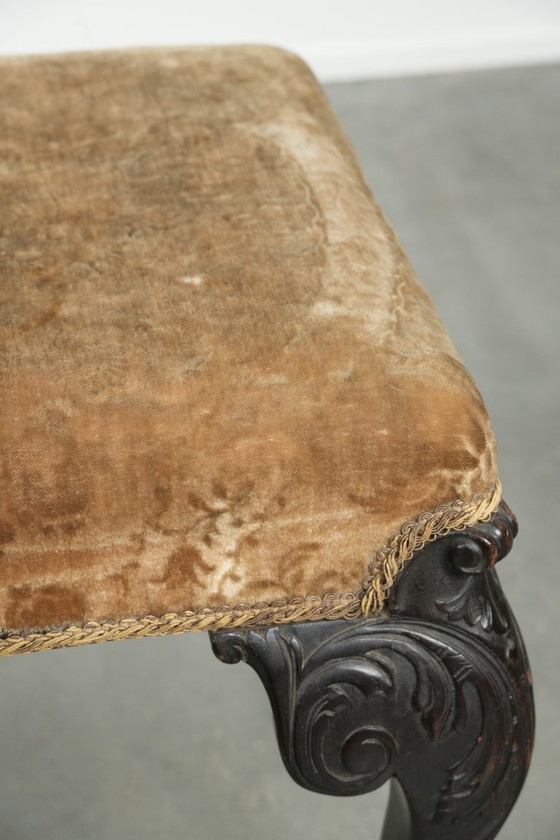 Image 1 of Antiek Hollands zitje/ hocker uit de 18e eeuw met velours stof, mooi houtsnijwerk en klauwpoten