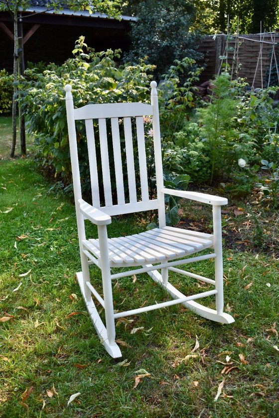 Image 1 of Chaise à bascule classique en bois blanc