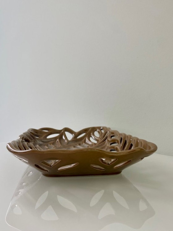 Image 1 of Vintage keramieken schaal met opengewerkt bladmotief