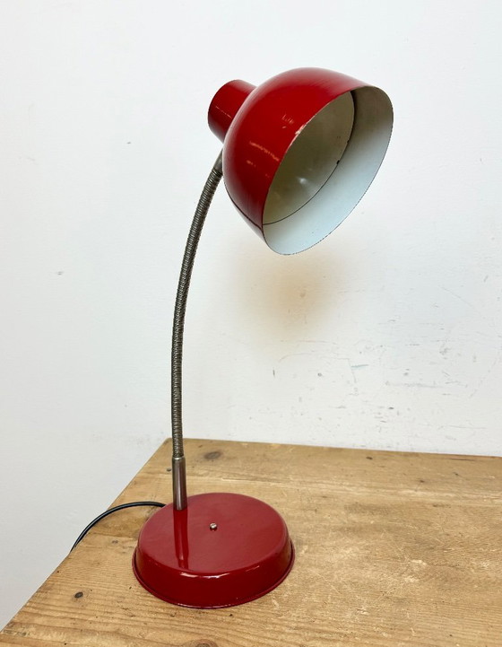 Image 1 of Lampada da tavolo industriale rossa a collo di cigno, anni '60