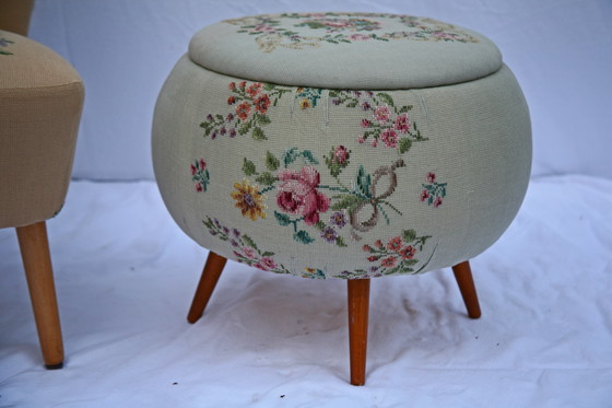 Image 1 of Artifort Gillyflower fauteuil + Vintage poefje met bergruimte