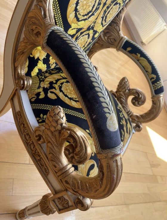 Originele Gianni Versace Home fauteuilset: 2 stoelen + design bijzettafel – Cotton, Wood (photo 14 of 15)