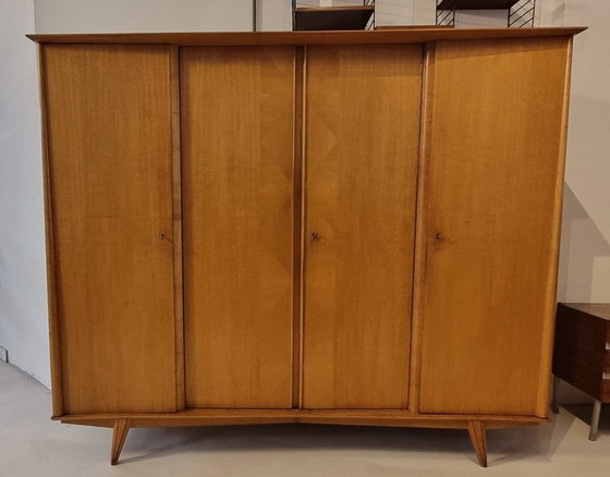 Image 1 of guardaroba di metà secolo