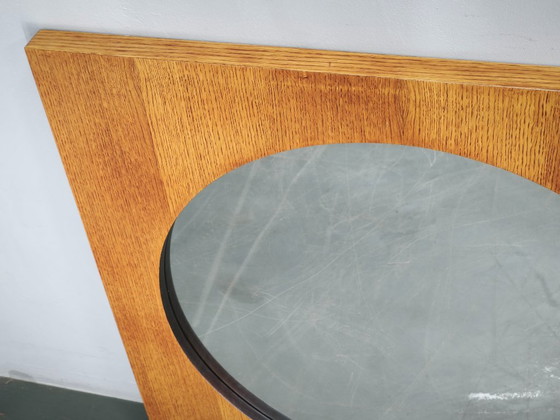 Specchio quadrato vintage ceco in impiallacciatura di rovere con vetro circolare, anni '70 – Legno (photo 6 of 10)