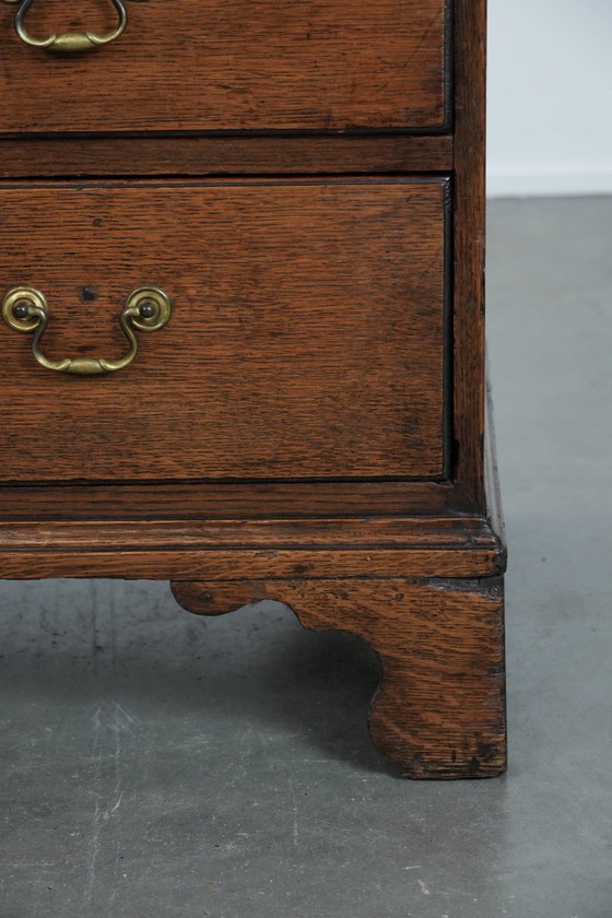 Image 1 of Commode anglaise ancienne en chêne du XVIIIe siècle