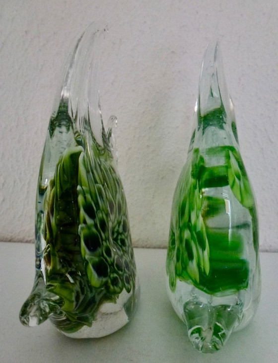 Image 1 of 2 presse-papiers en verre de Murano soufflé à la main, en forme de poisson avec décoration millefiori.