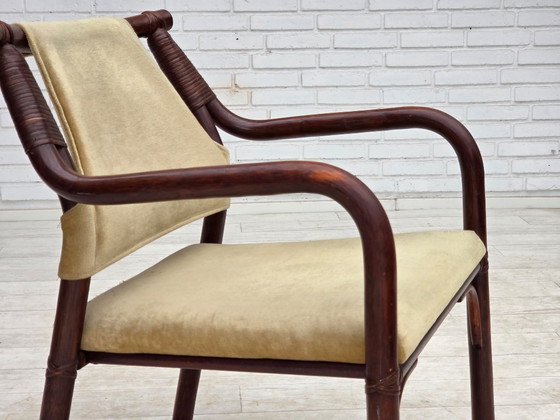 Image 1 of Jaren 80, een paar Scandinavische fauteuils, meubelbekleding van velours en bamboe.