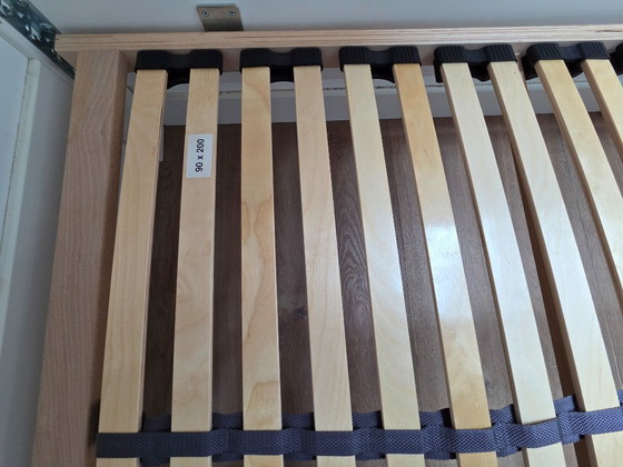 Image 1 of Stilvolles weißes Bett inklusive Lattenrost 90 x 200 cm