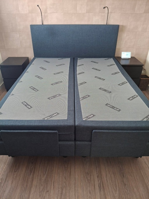 Boxspringbett 160x200 cm mit elektrisch verstellbarem Lattenrost