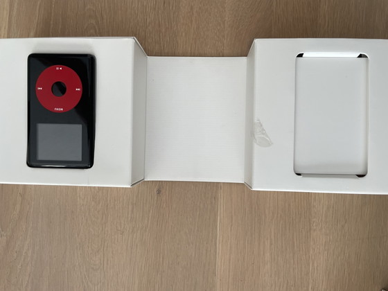Apple iPod U2 Special Edition – Regali, Metal, Paper (photo 4 of 6)