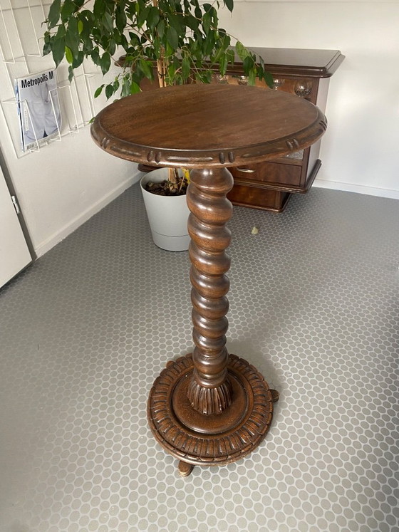 Image 1 of Bijzettafel - Antieke houten plantenzuil met mooie gedraaide voet