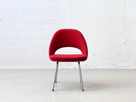 Image 1 of Eero Saarinen für Knoll International – Executive Chair mit rotem Stoffbezug, vertrieben durch Wohnbedarf Roche Basel, 1960er Ja