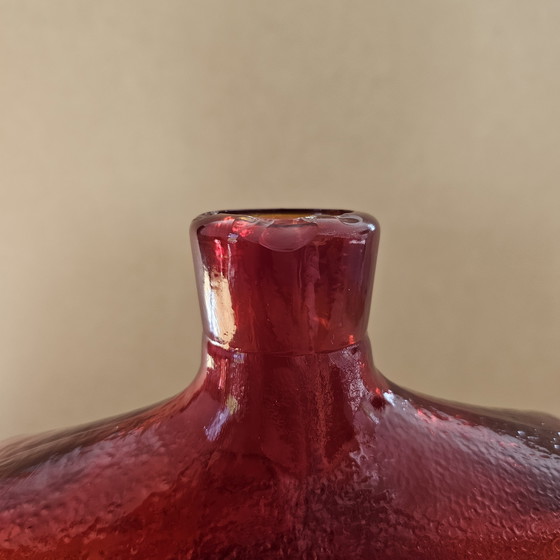 Image 1 of Vintage Italienische Rote Glas Karaffe mit Stopfen Empoli Glass 1960er-70er Jahre Dekoobjekt Relief geometrische Formen