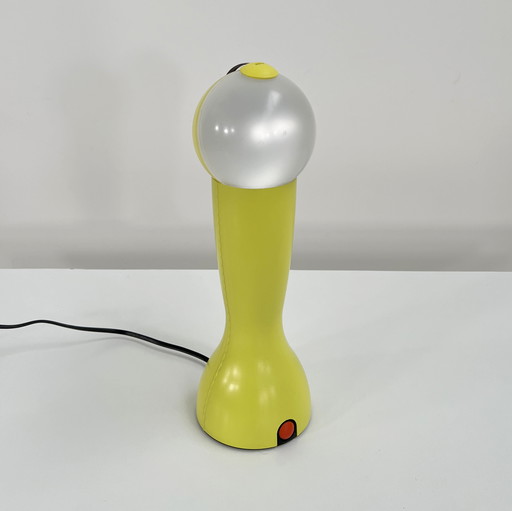 Lampe de table Gilda jaune par Silvia Capponi pour Artemide, 1990S