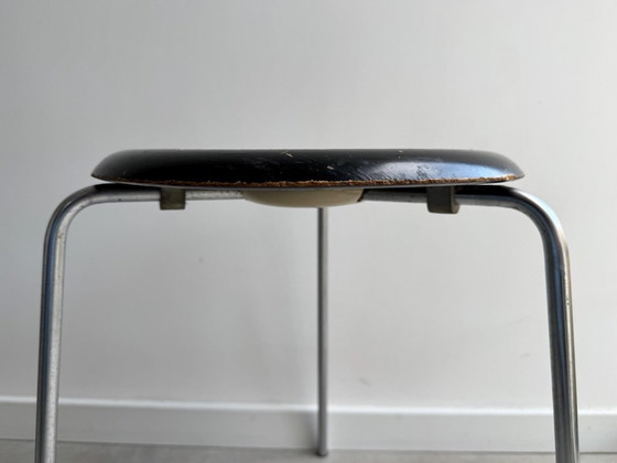 1x Taburete "Dot" de mediados de siglo, 1968, de Arne Jacobsen para Fritz Hansen #2 – Metal, Wood, Vintage (photo 4 of 10)