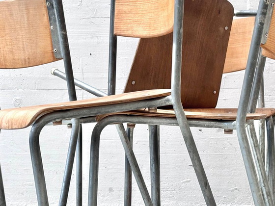 Image 1 of Set van 6 stapelbare Embru stalen buisstoelen in industrieel design, jaren 60.