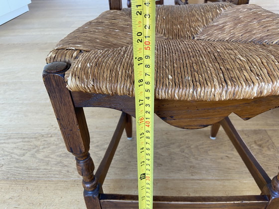 Image 1 of Mesa de castillo antigua con 6 sillas y asiento de mimbre.