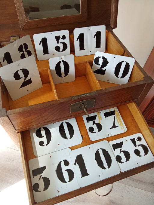 Numéros de maison, Vintage '60-70&80 métal avec revêtement. Patine:oui