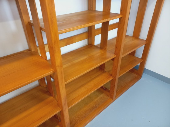 Image 1 of Grote modulaire boekenkast in 6 secties met 30 vintage grenenhouten planken uit de jaren 70 en 80.