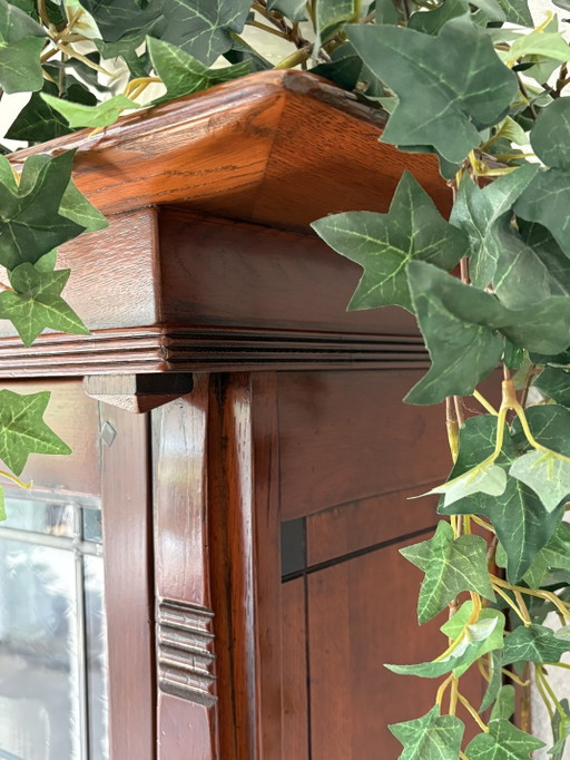 Schuitema buffetkast met glas in lood deuren Jugendstil