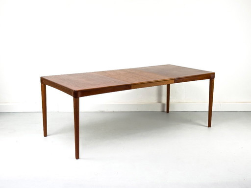 Table de salle à manger en teck danois par H. W. Klein pour Bramin, 1960s
