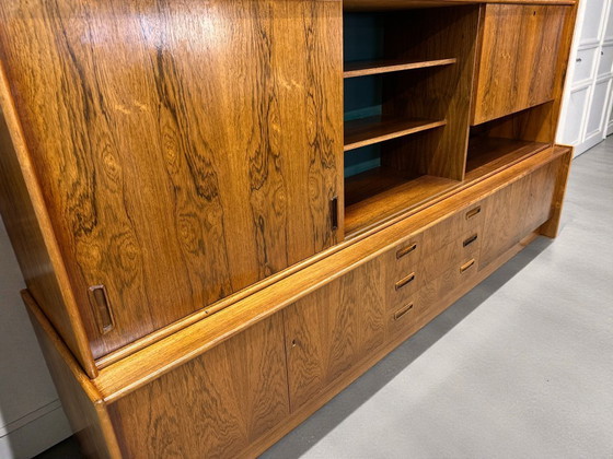 Image 1 of Armario de pared de palisandro – sólido y de estilo de mediados de siglo – 246 cm