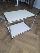 Mesa auxiliar USM HALLER.