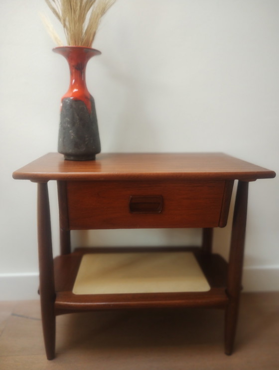 Image 1 of Side table/bedside table