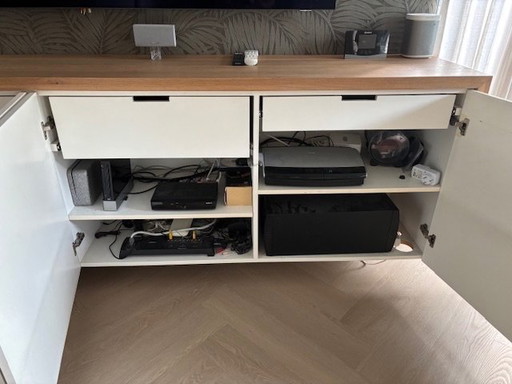 Wit Zwevend Dressoir Met Eiken Omlijsting