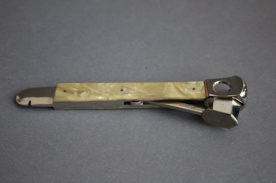 Image 1 of Tagliasigari vintage Solingen a forma di freccia con manico in madreperla, nella confezione originale.