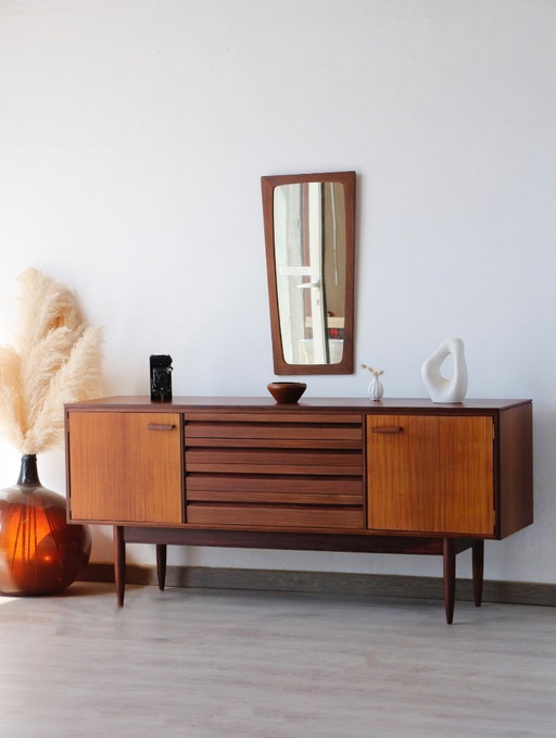 Britisches Sideboard im modernen Stil von White & Newton | Ikonisches Design