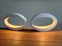 2x Massive weiße Designlampe