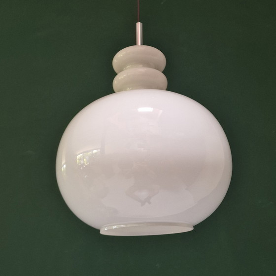 Image 1 of Lampada a sospensione vintage XL di Peill e Putzler, Germania, 1960. Vetro satinato/vetro opalino. Bianco. Diametro 33 cm.